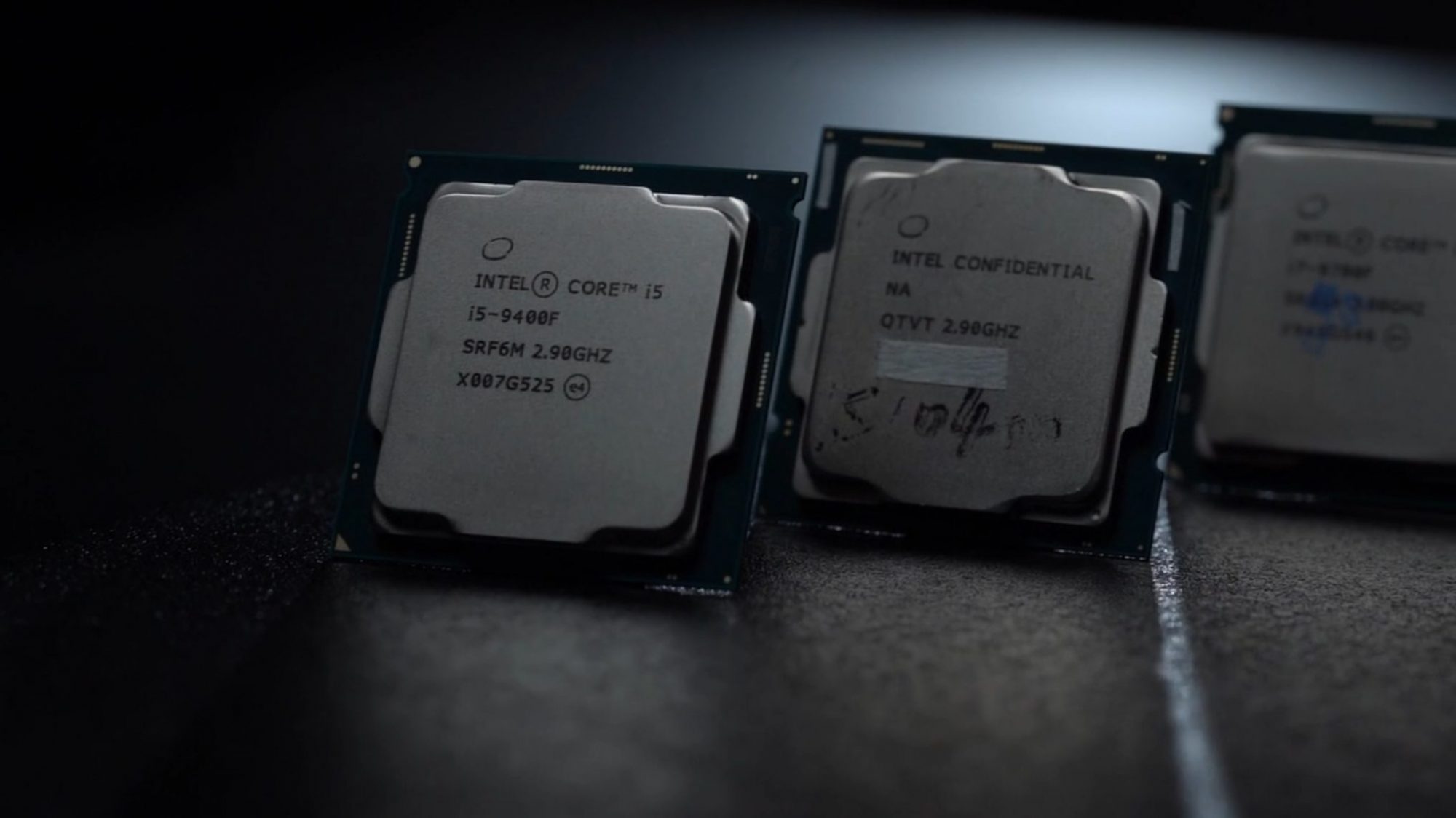 Giống như những gì đã làm với 9400F, Intel buộc phải tranh đấu về giá nếu muốn giữ chân người dùng