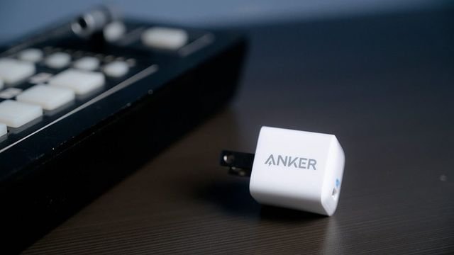 ĐÁNH GIÁ ANKER POWERPORT III NANO 20W: CỦ SẠC NHANH TÍCH HỢP NHIỀU CÔNG NGHỆ CAO CẤP CHO IPHONE 