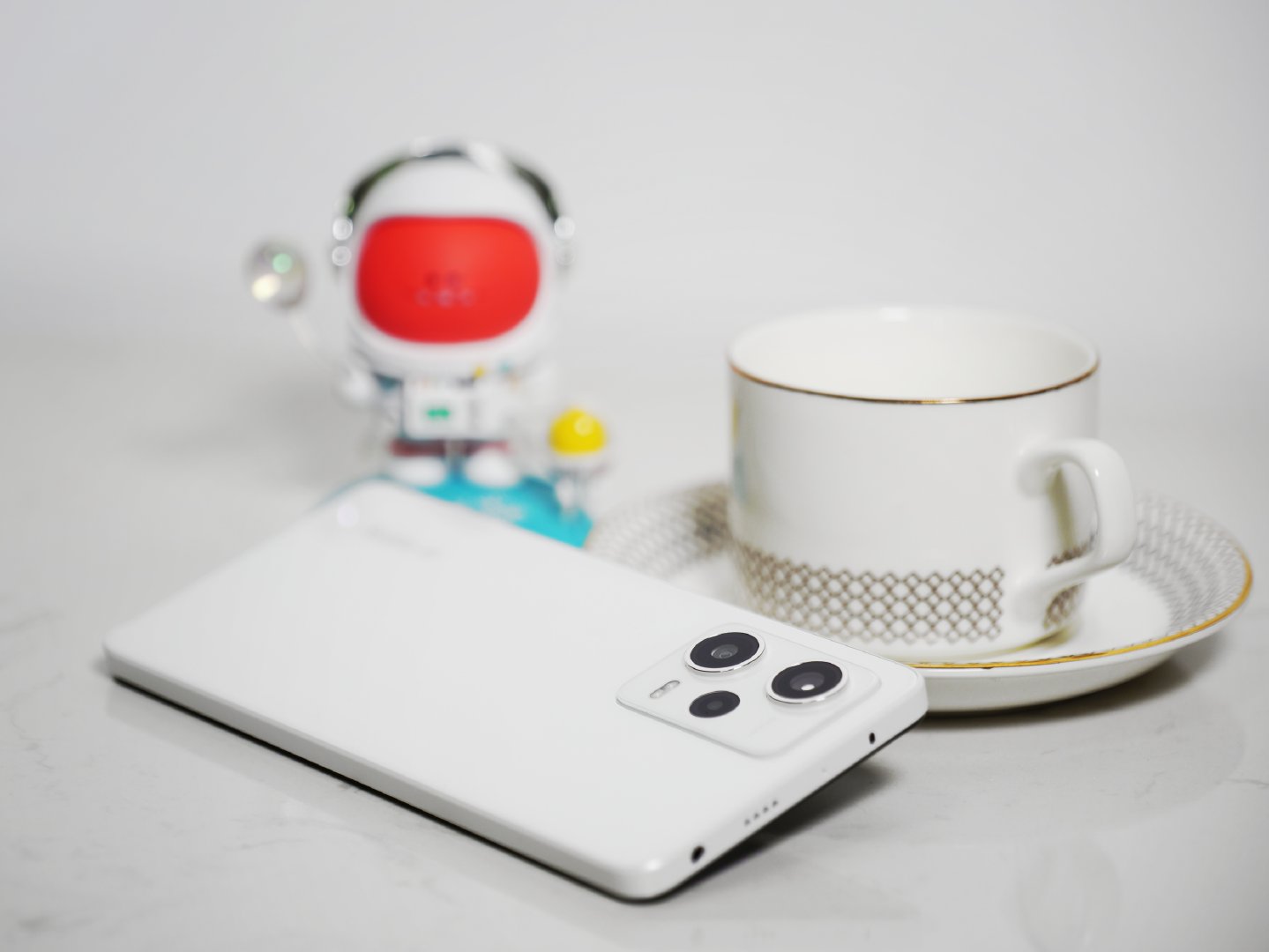 Ảnh thực tế Redmi Note 12 Pro: Thiết kế quen thuộc, chip Dimensity 1080, giá dưới 6 triệu đồng - Ảnh 4. Ảnh thực tế Redmi Note 12 Pro: Thiết kế quen thuộc, chip Dimensity 1080, giá dưới 6 triệu đồng - Ảnh 4.