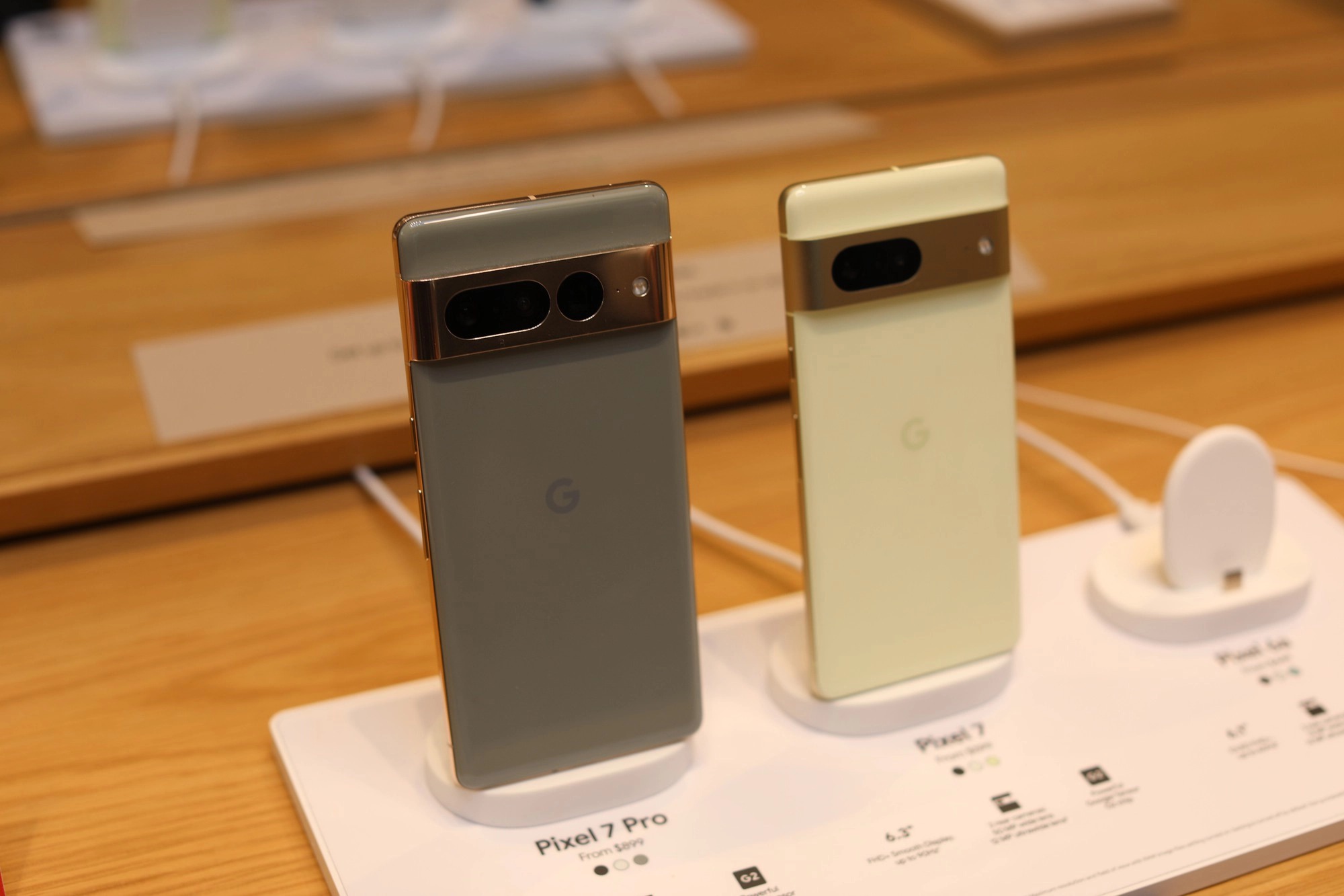 Tại sao Google Pixel không thể phổ biến như iPhone hay Samsung Galaxy - Ảnh 1. Tại sao Google Pixel không thể phổ biến như iPhone hay Samsung Galaxy - Ảnh 1.