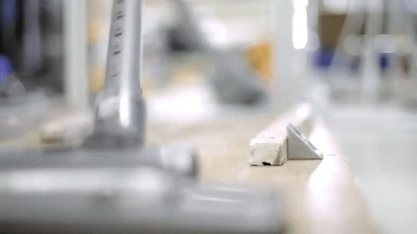 Xem video Dyson đập phá máy hút bụi sẽ hiểu sao mà đồ hãng này đắt tiền thế - Ảnh 3. Xem video Dyson đập phá máy hút bụi sẽ hiểu sao mà đồ hãng này đắt tiền thế - Ảnh 3.