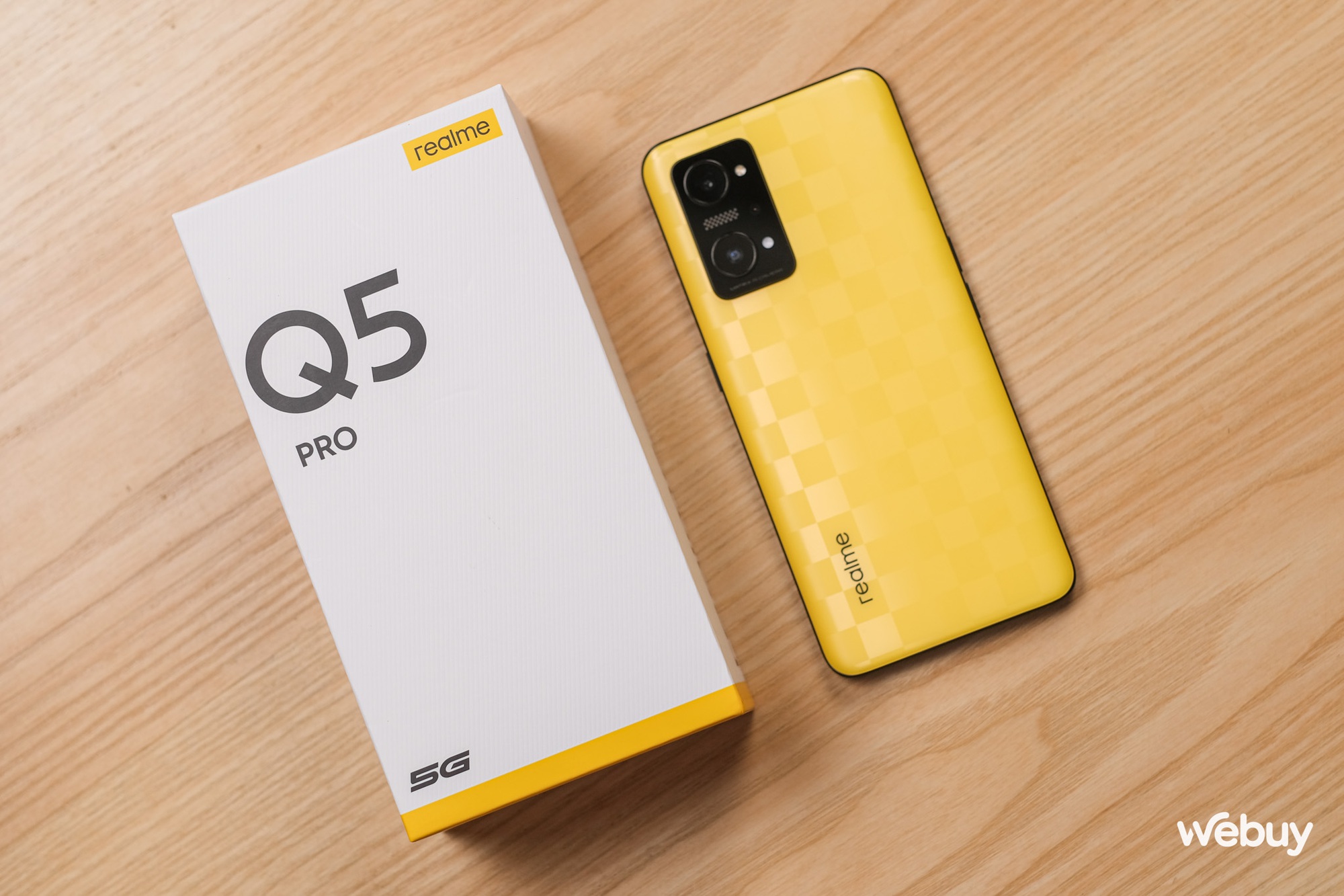 Điện thoại realme giá chỉ hơn 5 triệu nhưng có chip Snapdragon 870, màn hình OLED 120Hz, sạc nhanh 80W - Ảnh 1. Điện thoại realme giá chỉ hơn 5 triệu nhưng có chip Snapdragon 870, màn hình OLED 120Hz, sạc nhanh 80W - Ảnh 1.