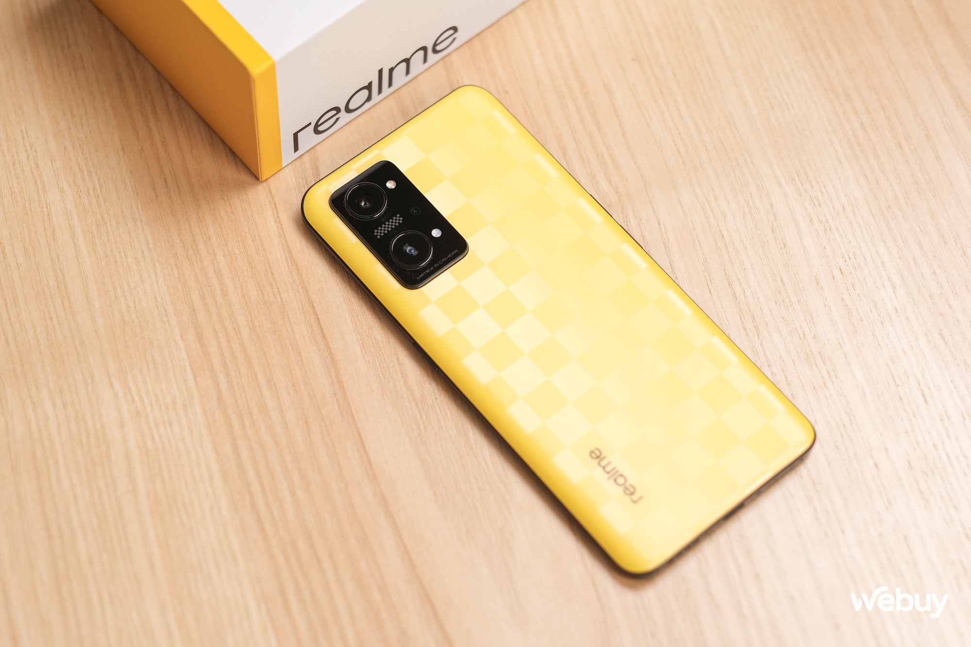 Điện thoại realme giá chỉ hơn 5 triệu nhưng có chip Snapdragon 870, màn hình OLED 120Hz, sạc nhanh 80W - Ảnh 3. Điện thoại realme giá chỉ hơn 5 triệu nhưng có chip Snapdragon 870, màn hình OLED 120Hz, sạc nhanh 80W - Ảnh 3.