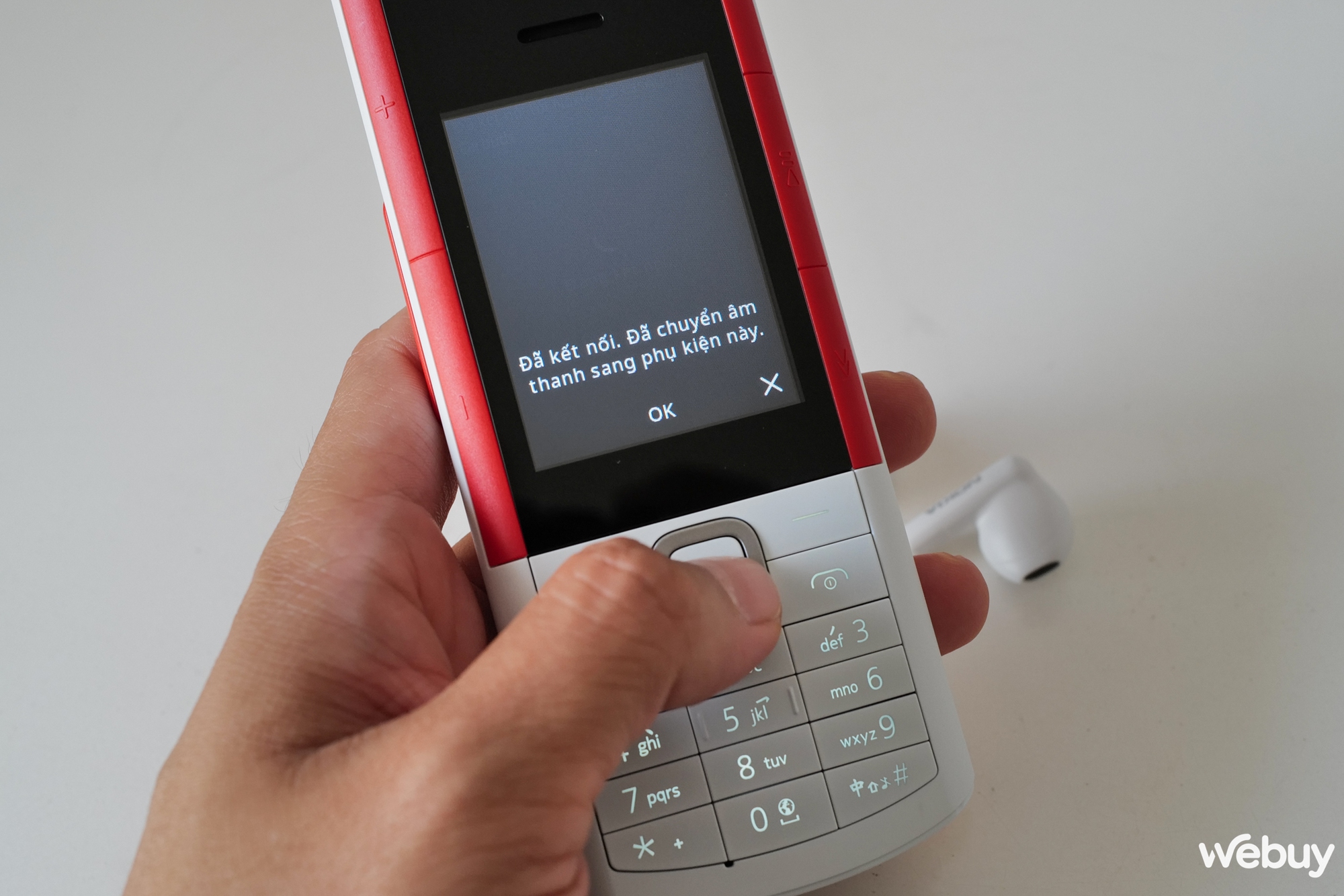 Mở hộp điện thoại "cục gạch" Nokia tích hợp tai nghe không dây, giá 1.79 triệu đồng - Ảnh 6. Mở hộp điện thoại "cục gạch" Nokia tích hợp tai nghe không dây, giá 1.79 triệu đồng - Ảnh 6.