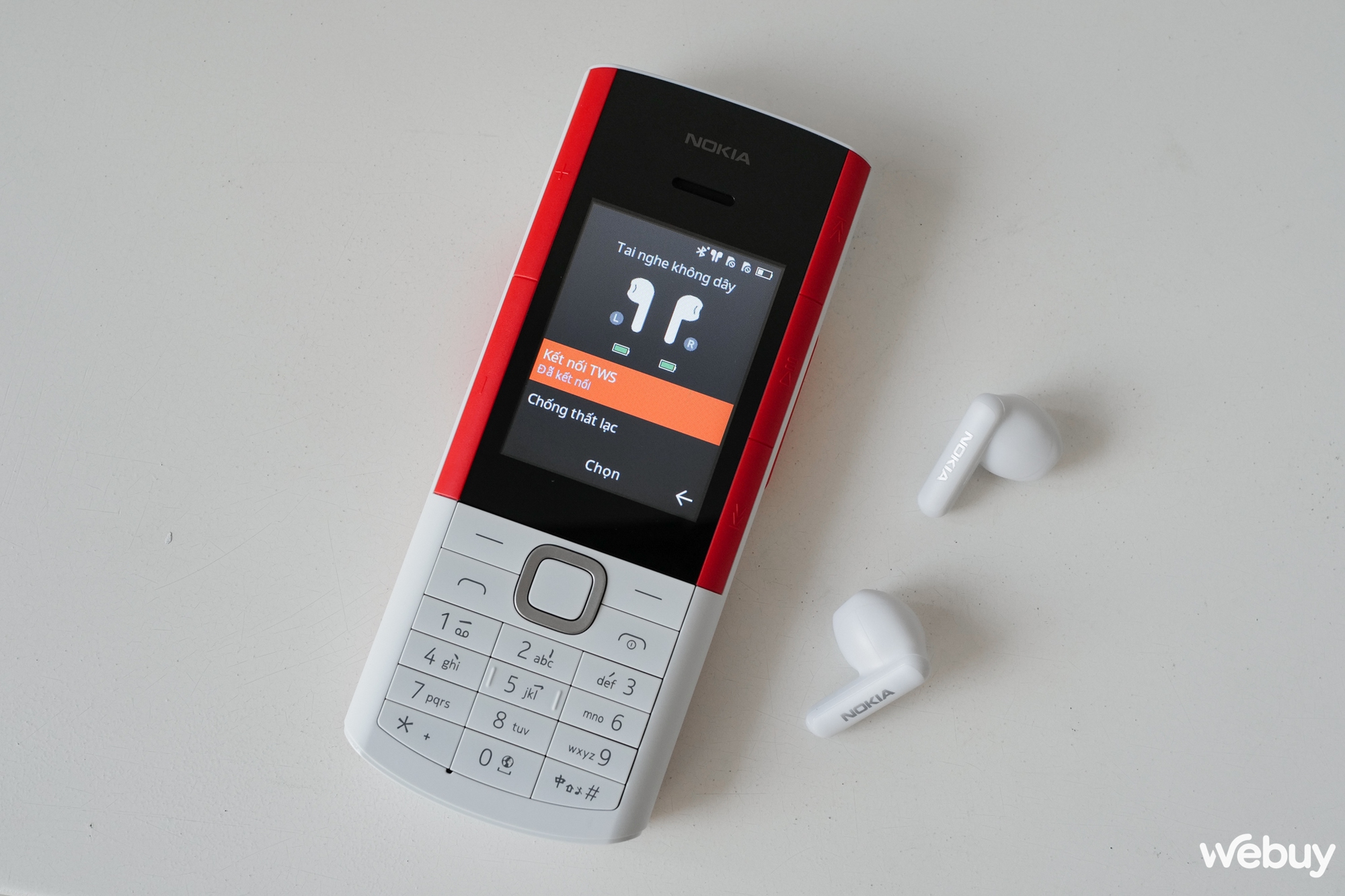 Mở hộp điện thoại "cục gạch" Nokia tích hợp tai nghe không dây, giá 1.79 triệu đồng - Ảnh 10. Mở hộp điện thoại "cục gạch" Nokia tích hợp tai nghe không dây, giá 1.79 triệu đồng - Ảnh 10.