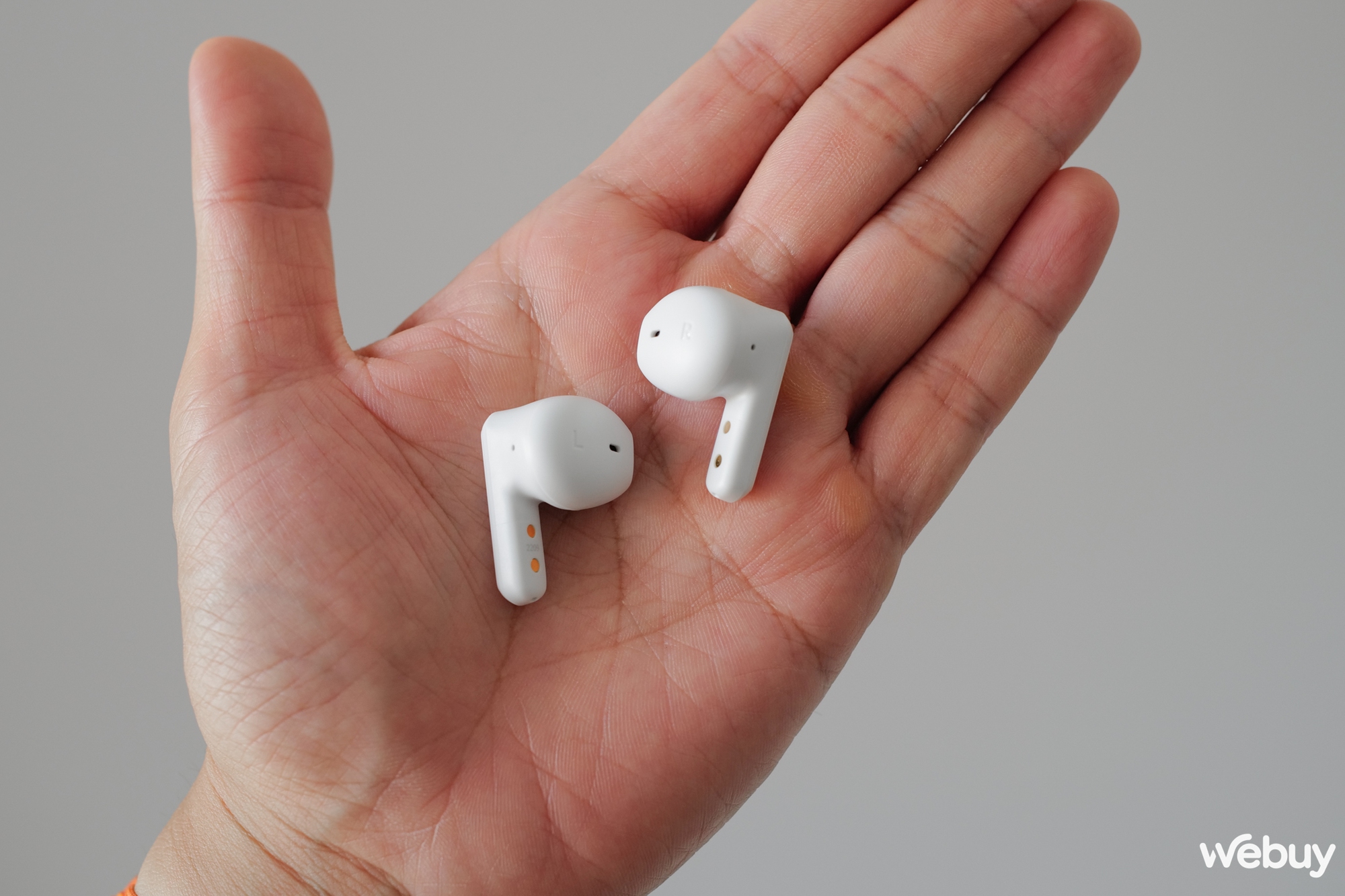 Mở hộp điện thoại "cục gạch" Nokia tích hợp tai nghe không dây, giá 1.79 triệu đồng - Ảnh 9. Mở hộp điện thoại "cục gạch" Nokia tích hợp tai nghe không dây, giá 1.79 triệu đồng - Ảnh 9.