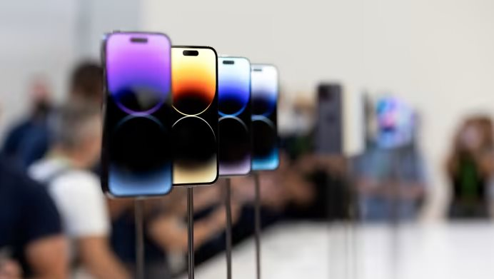 Thế tiến thoái lưỡng nan của Apple ở Trung Quốc: Từ ưu thế giá rẻ trở thành gánh nặng - Ảnh 1. Thế tiến thoái lưỡng nan của Apple ở Trung Quốc: Từ ưu thế giá rẻ trở thành gánh nặng - Ảnh 1.