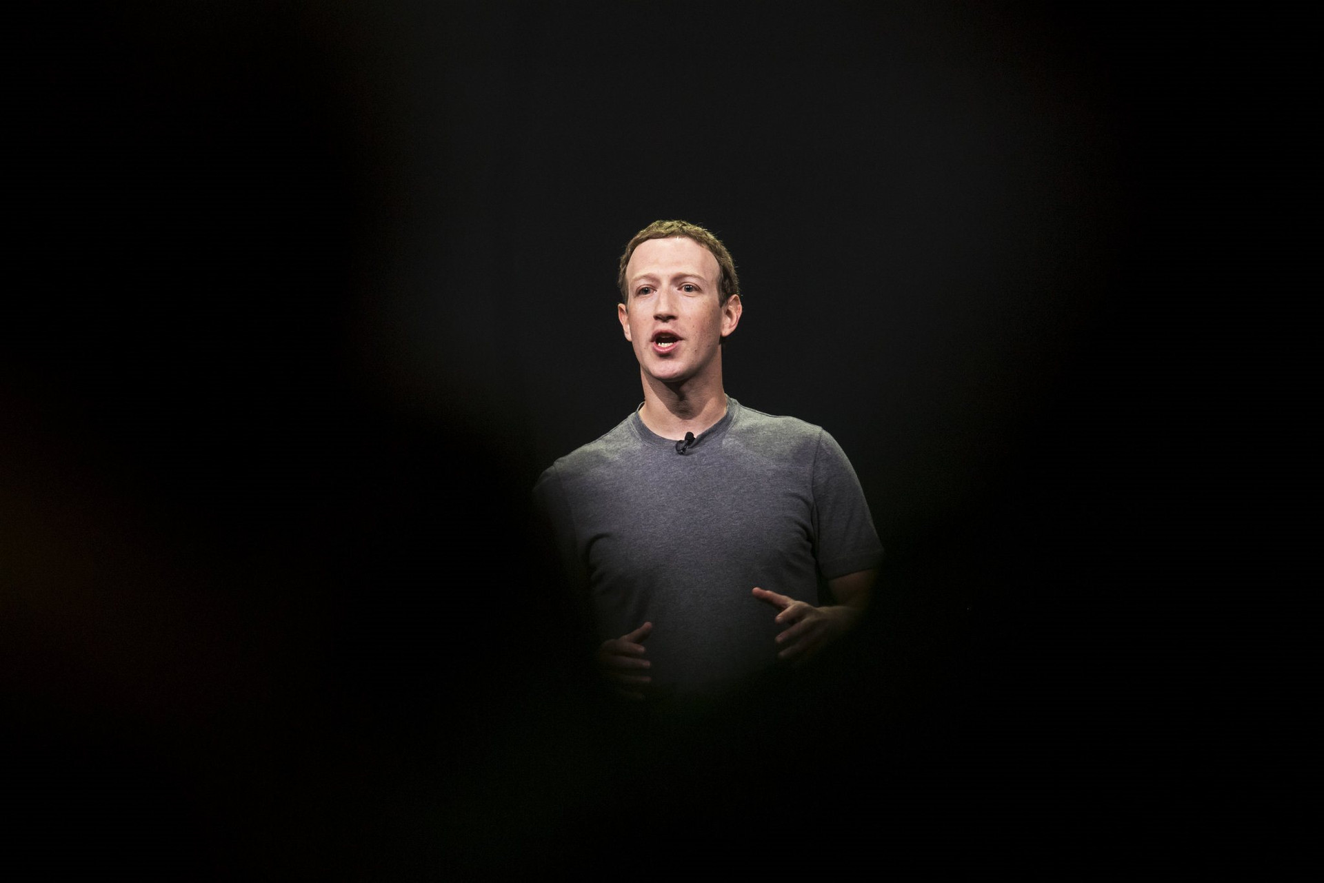 Ngộ nhận của Mark Zuckerberg: Nhầm tưởng công nghệ ngôn ngữ sẽ thay đổi thế giới, trợ lý ảo ‘chết yểu’ sau 3 ngày vì ‘nói không thành có’ - Ảnh 1. Ngộ nhận của Mark Zuckerberg: Nhầm tưởng công nghệ ngôn ngữ sẽ thay đổi thế giới, trợ lý ảo ‘chết yểu’ sau 3 ngày vì ‘nói không thành có’ - Ảnh 1.