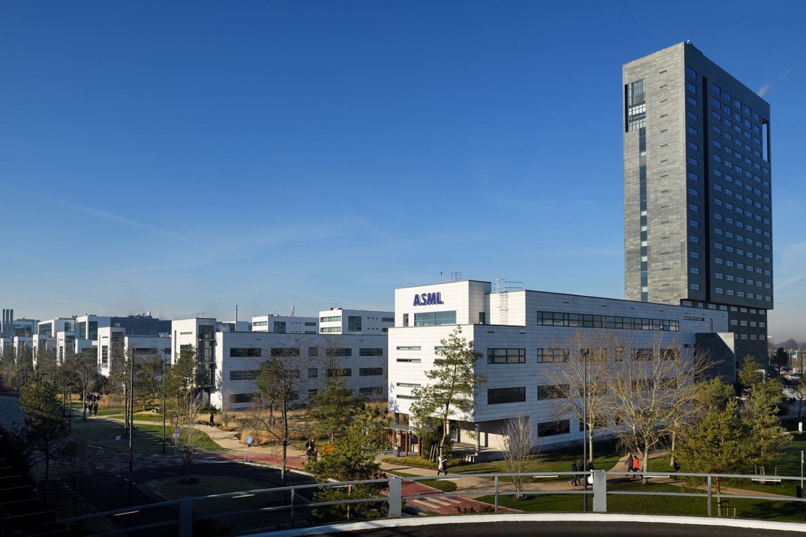 Lý do ASML được Samsung săn đón? - Ảnh 1. Lý do ASML được Samsung săn đón? - Ảnh 1.