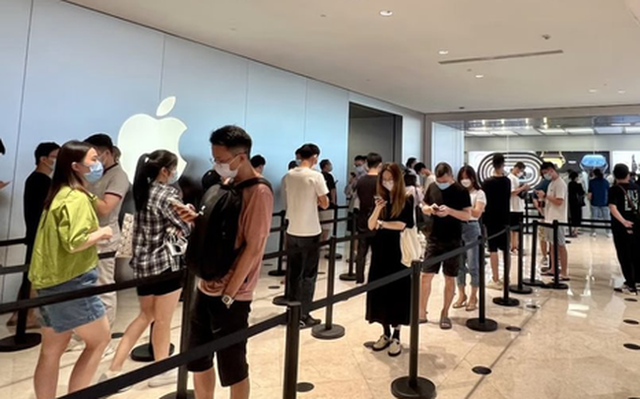 Thế tiến thoái lưỡng nan của Apple ở Trung Quốc: Từ ưu thế giá rẻ trở thành gánh nặng - Ảnh 1. Thế tiến thoái lưỡng nan của Apple ở Trung Quốc: Từ ưu thế giá rẻ trở thành gánh nặng - Ảnh 1.