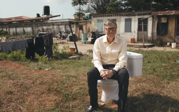 Bill Gates vừa tiết lộ hành động gây sốc: Uống nước lọc từ chất thải con người trong nhiều năm - Ảnh 1. Bill Gates vừa tiết lộ hành động gây sốc: Uống nước lọc từ chất thải con người trong nhiều năm - Ảnh 1.